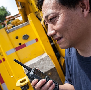 TH9-radio-and-a-bus-driver-320px-wide.jpg