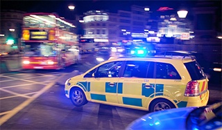 Emergency-vehicle-in-London-320px-wide.jpg