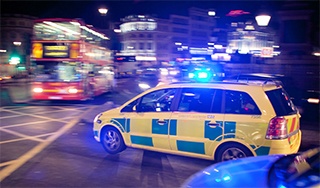 Emergency-vehicle-in-London-320px-wide.jpg